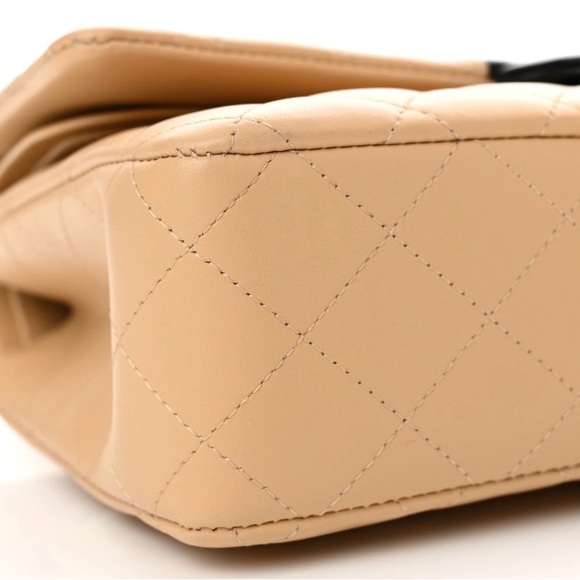 Chanel Tan and Black Quilted Shoulder Bag - Picture 4 of 11